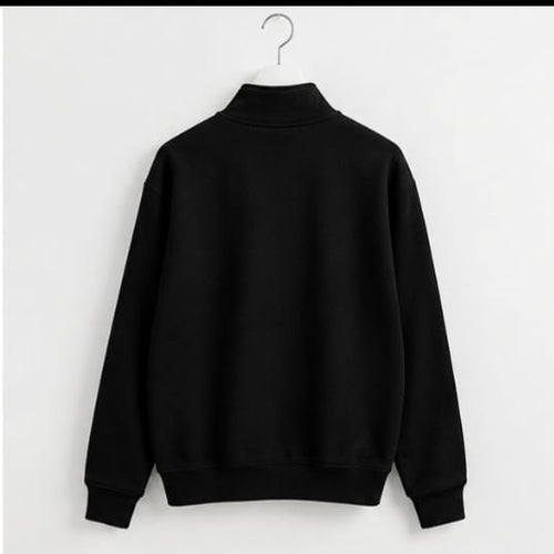 Suéter Masculino Essential Quarter-Zip preta  Elegância em cada detalhe.